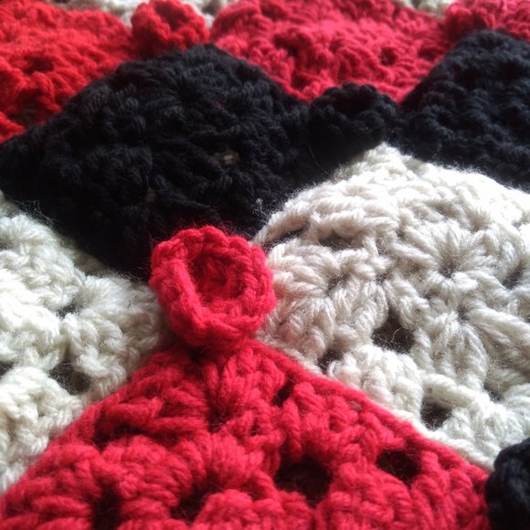 Vampire Granny baby blanket - Picture 5 of 11